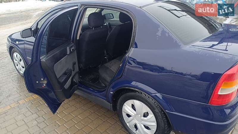 Седан Opel Astra 2006 в Звенигородці