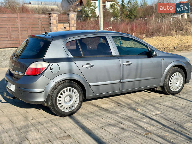 Хетчбек Opel Astra 2006 в Ужгороді