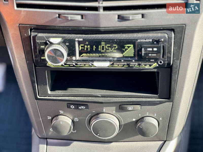 Хетчбек Opel Astra 2006 в Ужгороді