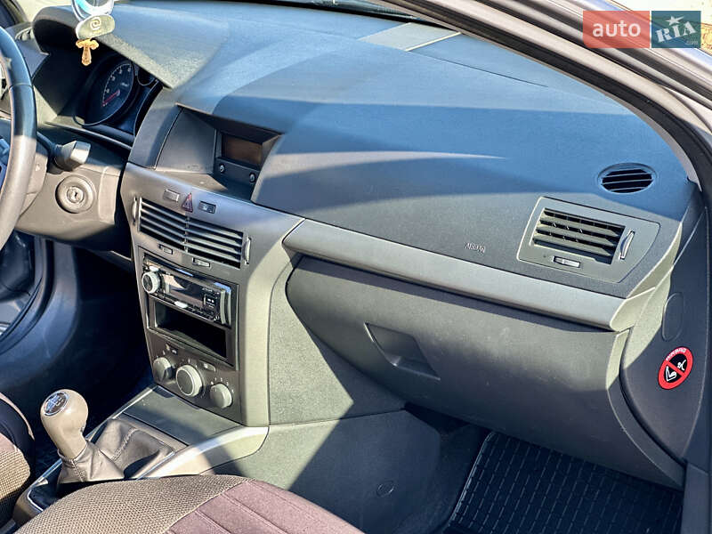 Хетчбек Opel Astra 2006 в Ужгороді