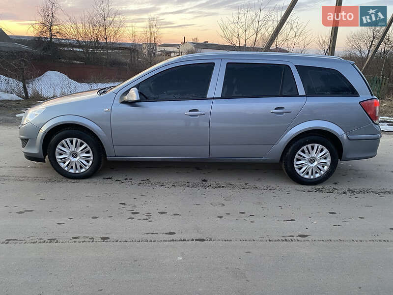 Универсал Opel Astra 2009 в Луцке
