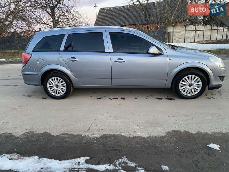 Универсал Opel Astra 2009 в Луцке
