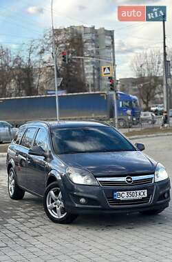 Універсал Opel Astra 2010 в Сарнах