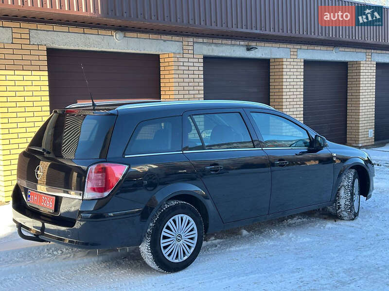 Универсал Opel Astra 2010 в Луцке