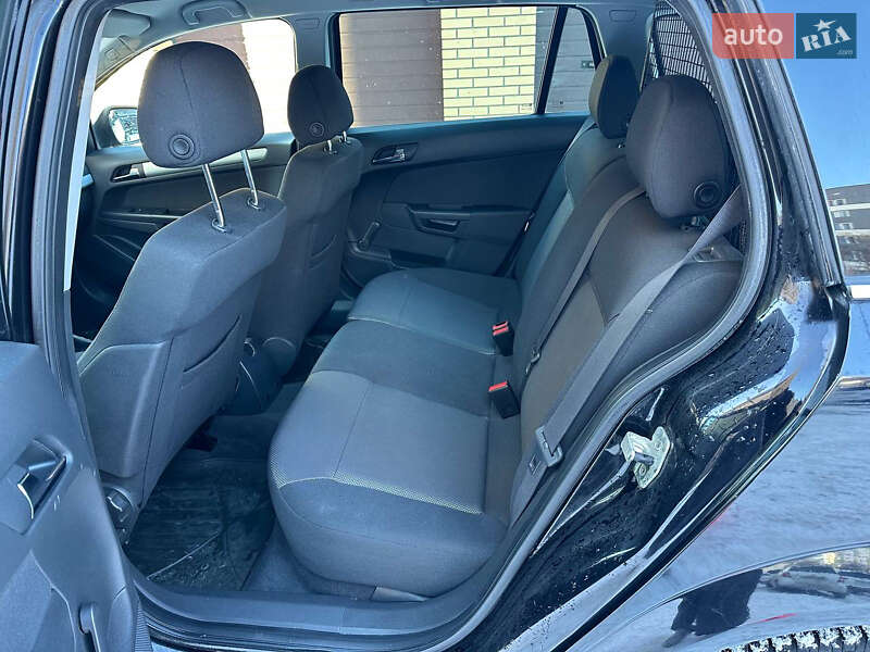 Универсал Opel Astra 2010 в Луцке