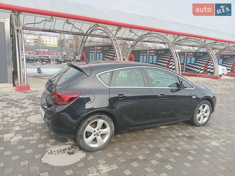 Хэтчбек Opel Astra 2011 в Полтаве