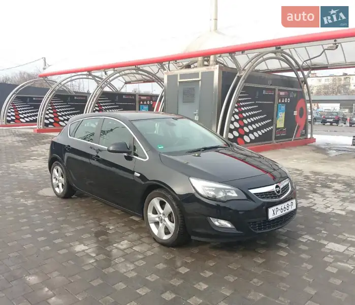Opel Astra 2011