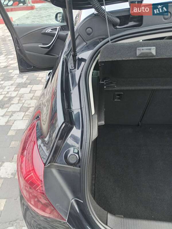 Хэтчбек Opel Astra 2011 в Полтаве