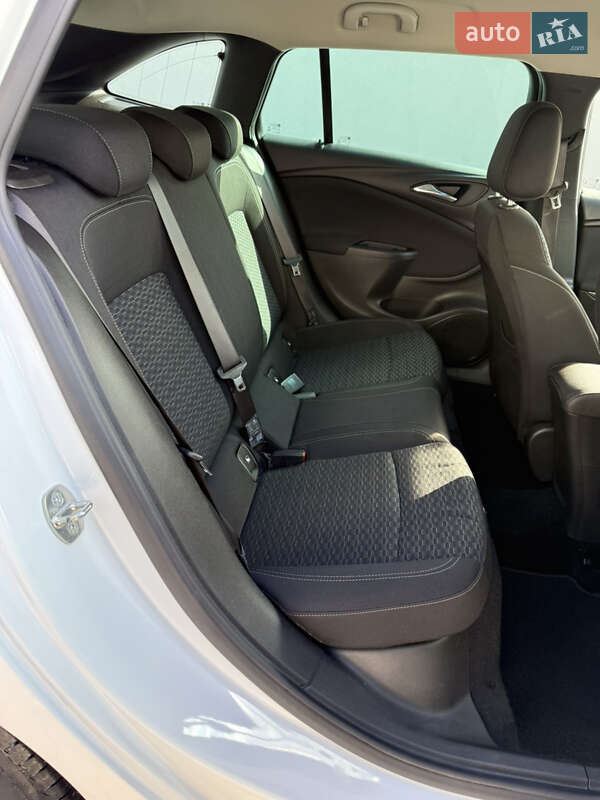 Универсал Opel Astra 2018 в Хмельницком