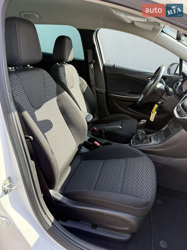 Универсал Opel Astra 2018 в Хмельницком