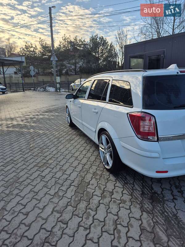 Універсал Opel Astra 2007 в Луцьку