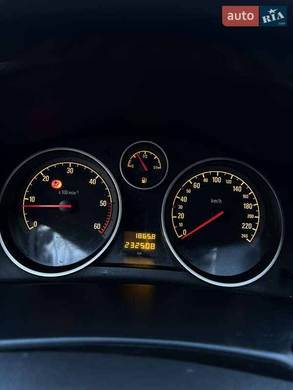 Універсал Opel Astra 2006 в Чернівцях