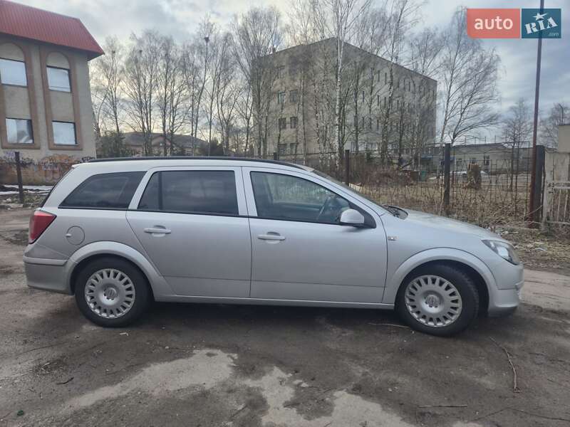 Універсал Opel Astra 2006 в Нововолинську