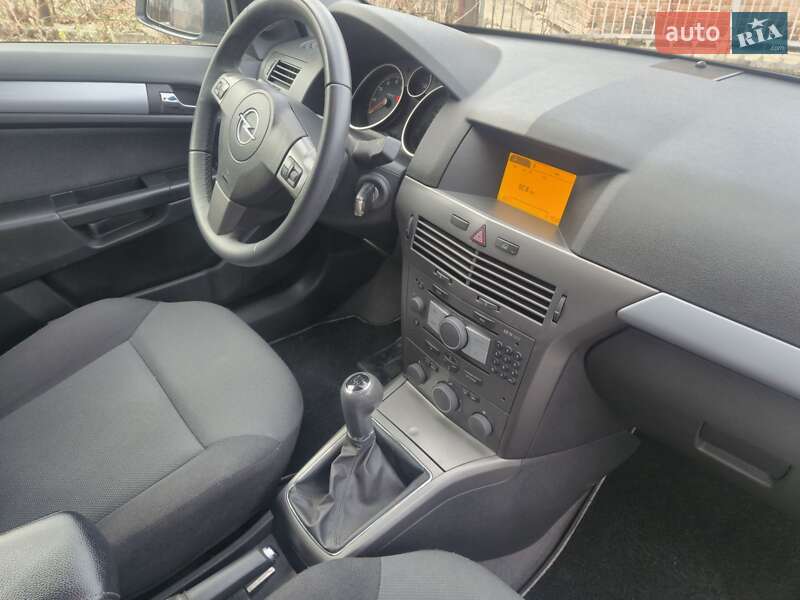 Універсал Opel Astra 2006 в Нововолинську