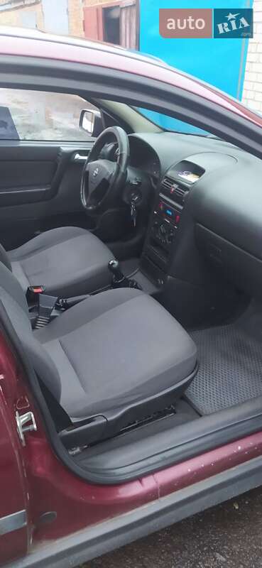 Седан Opel Astra 2007 в Хороле