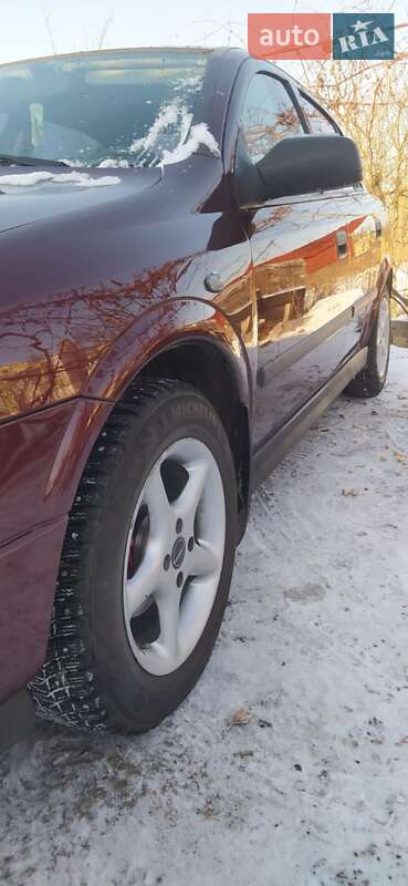 Седан Opel Astra 2007 в Хороле