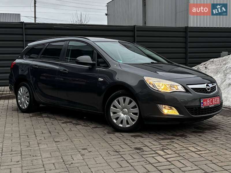 Универсал Opel Astra 2012 в Черкассах