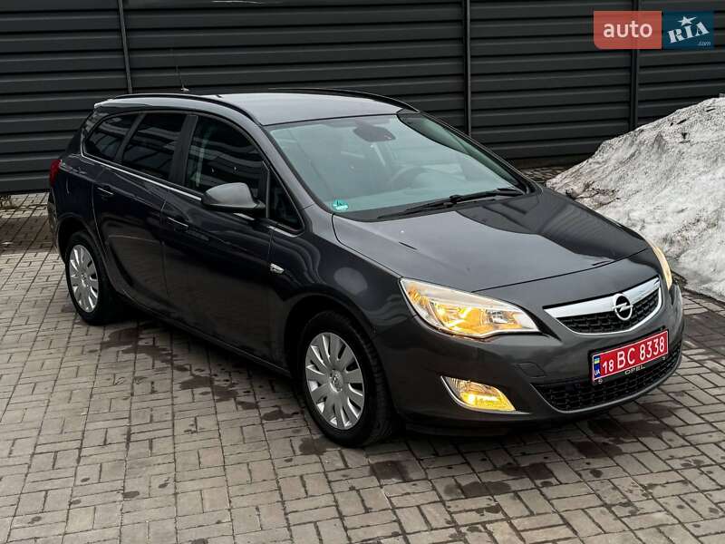 Универсал Opel Astra 2012 в Черкассах
