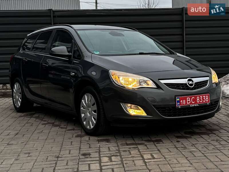 Универсал Opel Astra 2012 в Черкассах