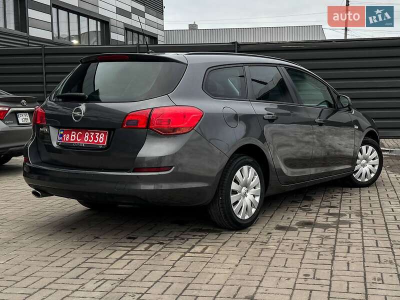 Универсал Opel Astra 2012 в Черкассах