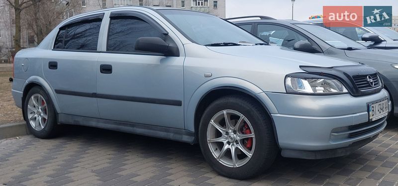 Седан Opel Astra 2004 в Горишних Плавнях