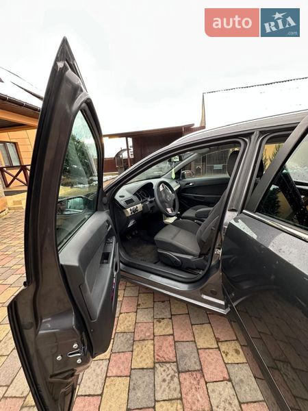 Универсал Opel Astra 2009 в Брошневе