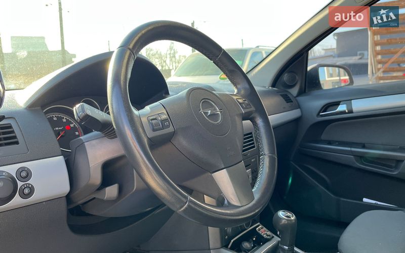 Хэтчбек Opel Astra 2006 в Стрые