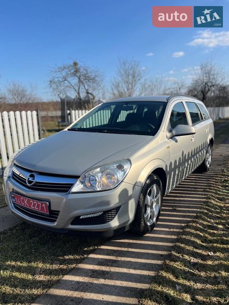 Универсал Opel Astra 2009 в Калуше