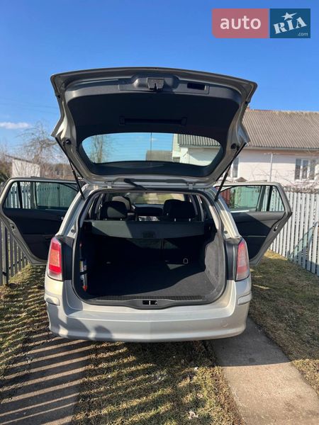 Универсал Opel Astra 2009 в Калуше