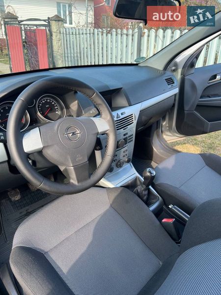 Универсал Opel Astra 2009 в Калуше