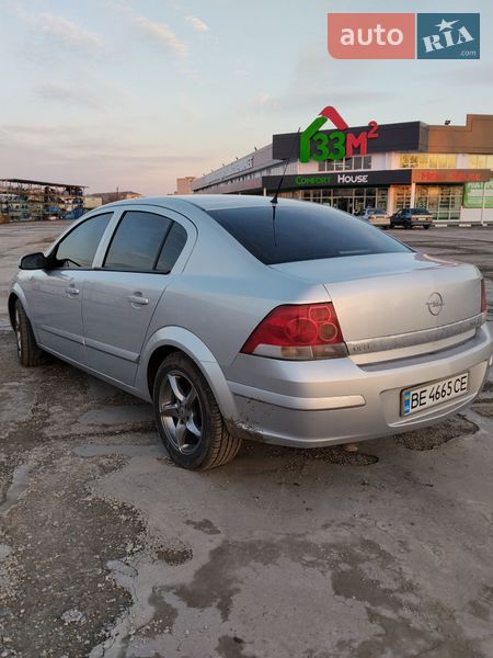 Седан Opel Astra 2008 в Первомайске