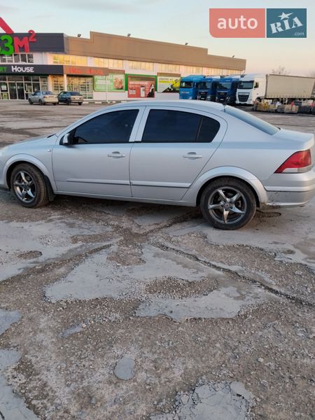 Седан Opel Astra 2008 в Первомайске
