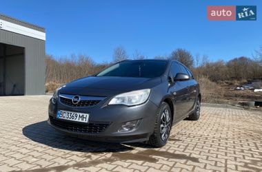 Универсал Opel Astra 2010 в Буске