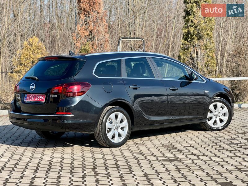 Универсал Opel Astra 2014 в Ивано-Франковске