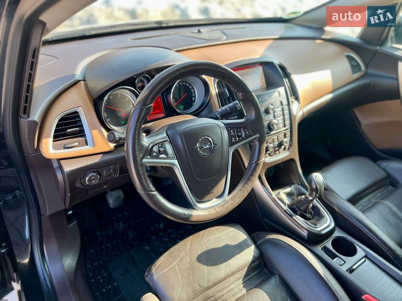 Универсал Opel Astra 2014 в Ивано-Франковске