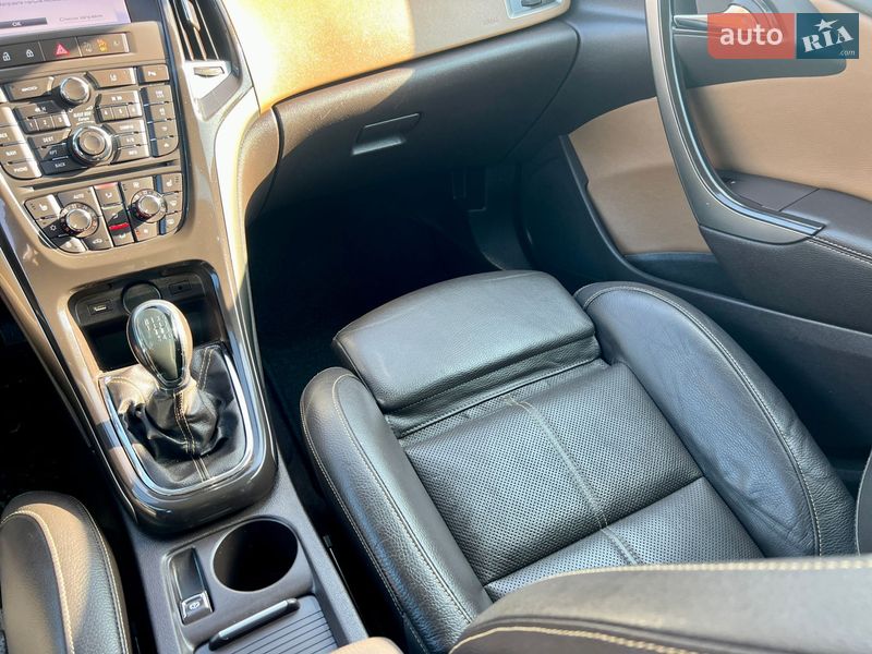 Универсал Opel Astra 2014 в Ивано-Франковске