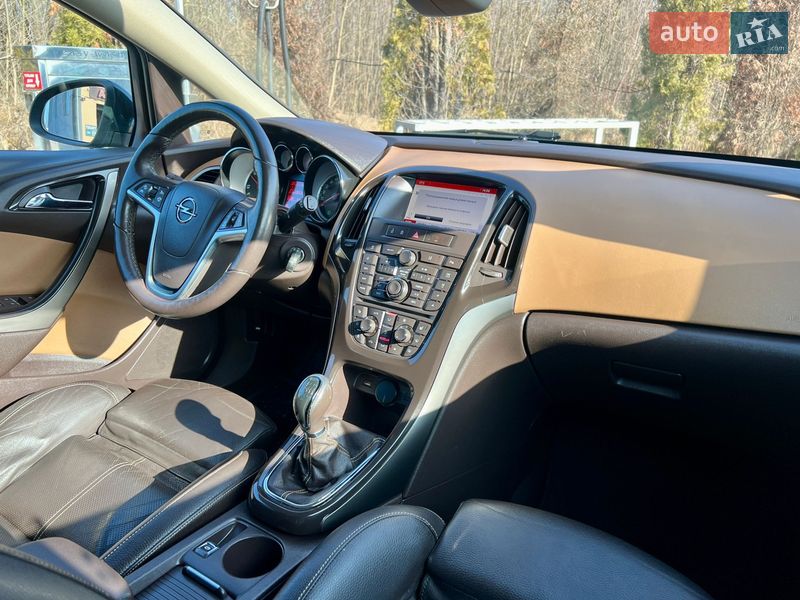 Универсал Opel Astra 2014 в Ивано-Франковске