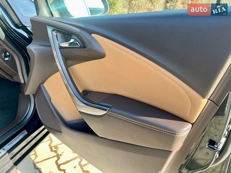 Универсал Opel Astra 2014 в Ивано-Франковске