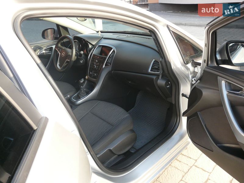 Универсал Opel Astra 2014 в Ивано-Франковске