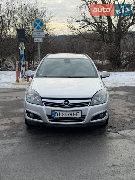 Универсал Opel Astra 2010 в Полтаве