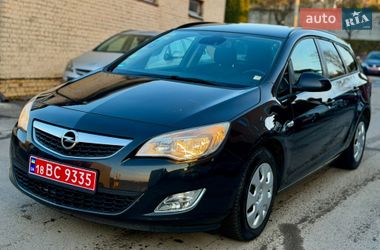 Универсал Opel Astra 2011 в Ровно