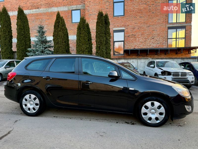 Универсал Opel Astra 2011 в Ровно