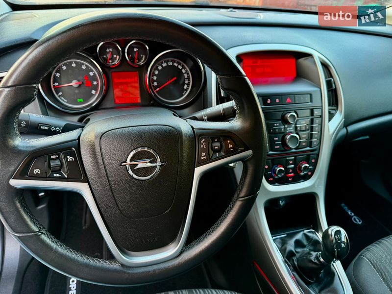 Универсал Opel Astra 2011 в Ровно