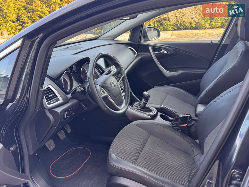 Универсал Opel Astra 2013 в Луцке