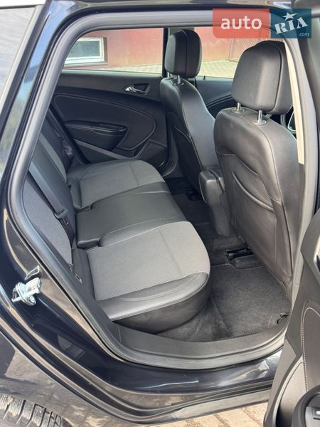 Универсал Opel Astra 2013 в Луцке