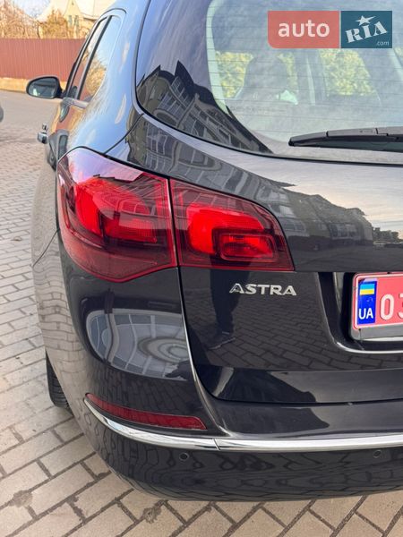 Универсал Opel Astra 2013 в Луцке