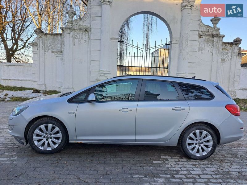 Універсал Opel Astra 2011 в Вишнівці