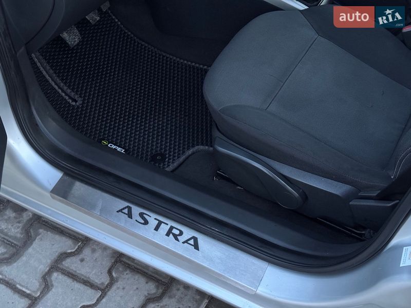 Універсал Opel Astra 2008 в Тернополі