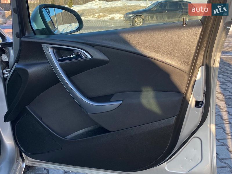 Универсал Opel Astra 2013 в Тернополе