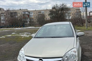 Хэтчбек Opel Astra 2007 в Черновцах